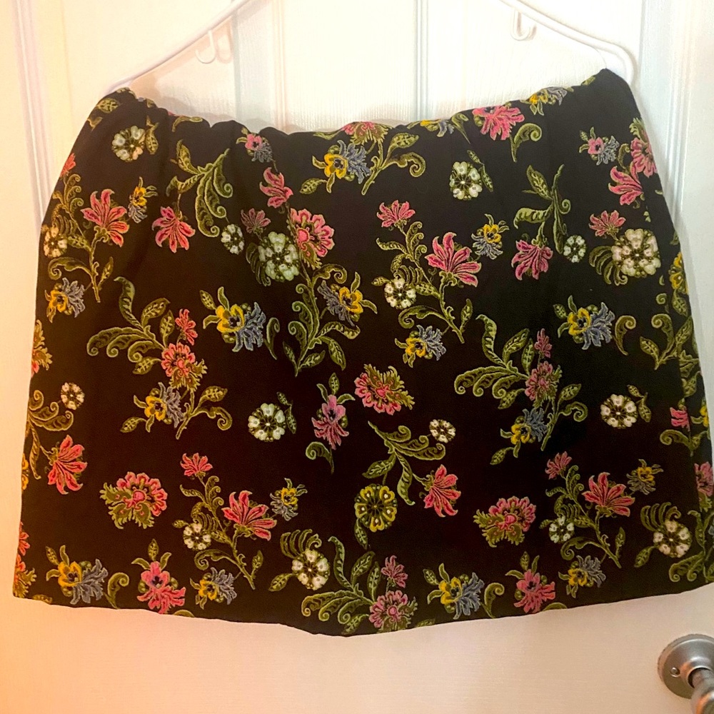 NWT - beautiful skirt to dress up or down